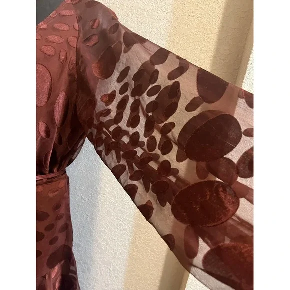 ASOS DESIGN Tall brown satin jacquard warped dot wrap maxi dress with tie waist - Picture 9 of 15